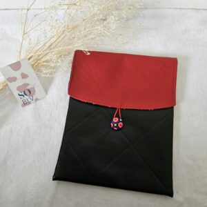 Pochette livre noire et rouge format roman