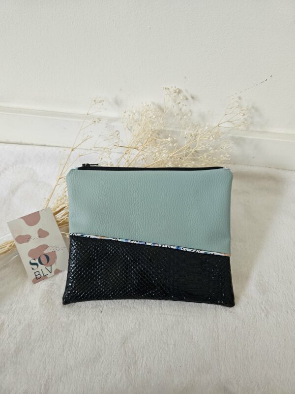 Pochette marine et bleu clair en simili-cuir