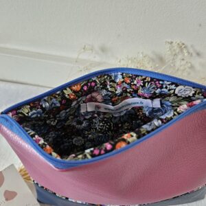Pochette bleue et rose en simili-cuir