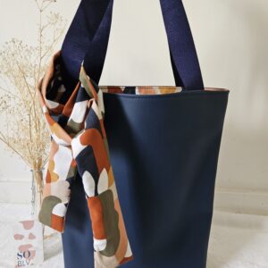 Tote-bag bleu en simili-cuir intérieur géométrique