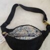 Sac Banane teddy peluche noir intérieur fleuri bleu – Image 2