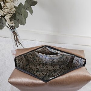 Trousse de toilette simili-cuir beige rosé intérieur coton enduit fleuri