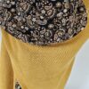 Cape en maille jaune moutarde et viscose fond noire, ocre et marron – Image 2