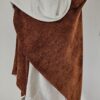 Cape en maille chenille marron et double gaze de coton blanche