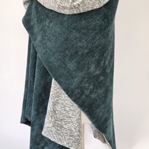 Cape en maille chenille verte et viscose confetti beige/verte