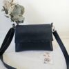 Sac Naya simili-cuir marine intérieur géométrique bleu – Image 3