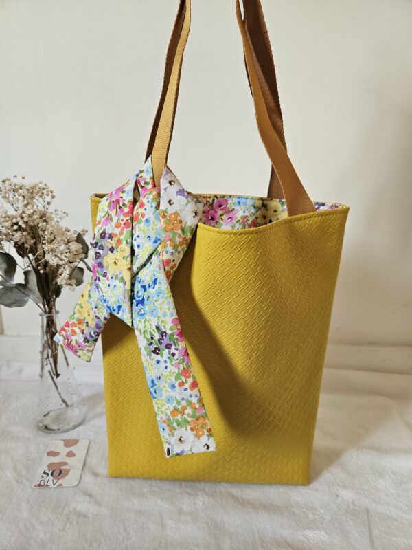 Tote-bag jaune en simili-cuir intérieur fleuri