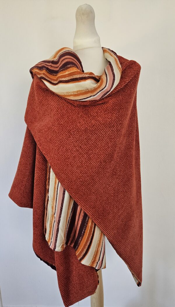 Cape en maille chenille terracotta et viscose orangée, beige