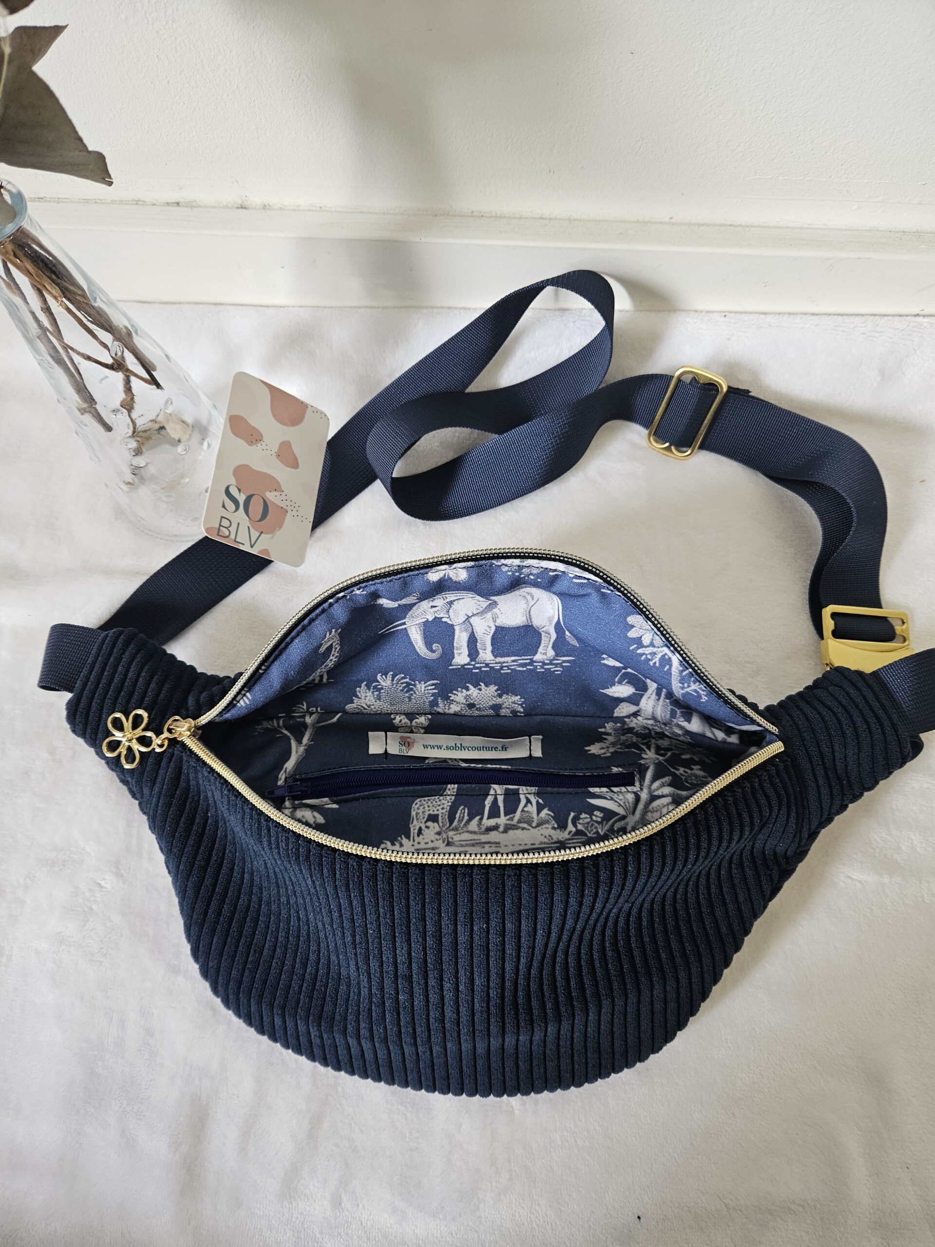 Sac Banane velours côtelé bleu marine intérieur imprimé savane – Image 2