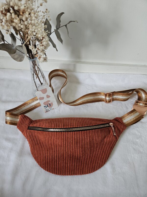 Sac Banane velours côtelé terracotta intérieur automnal