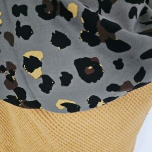 Cape en maille chenille jaune et viscose kaki