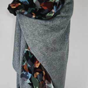 Cape en maille vert clair chiné et viscose multicolor