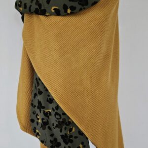 Cape en maille chenille jaune et viscose kaki