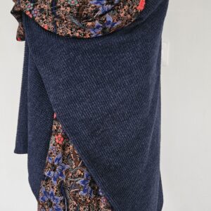 Cape en maille bleue marine et crêpe lurex