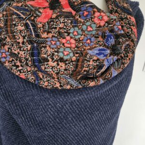 Cape en maille bleue marine et crêpe lurex