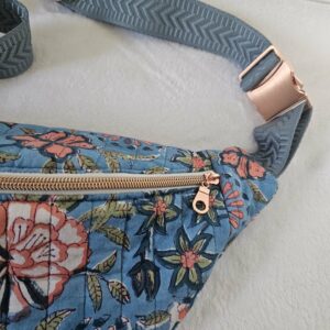 Sac Banane coton indien matelassé bleu clair et rose