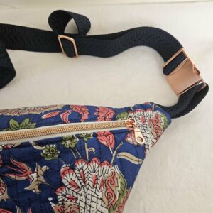 Sac Banane coton indien matelassé bleu foncé et rose