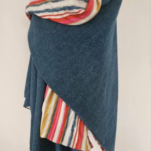 Cape en maille vert canard et crêpe viscose orangée, écrue, vert canard