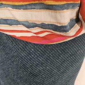 Cape en maille vert canard et crêpe viscose orangée, écrue, vert canard