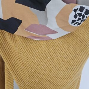 Cape en maille jaune et viscose imprimée