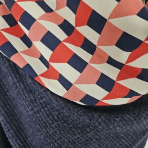 Cape en maille bleue marine et crêpe viscose