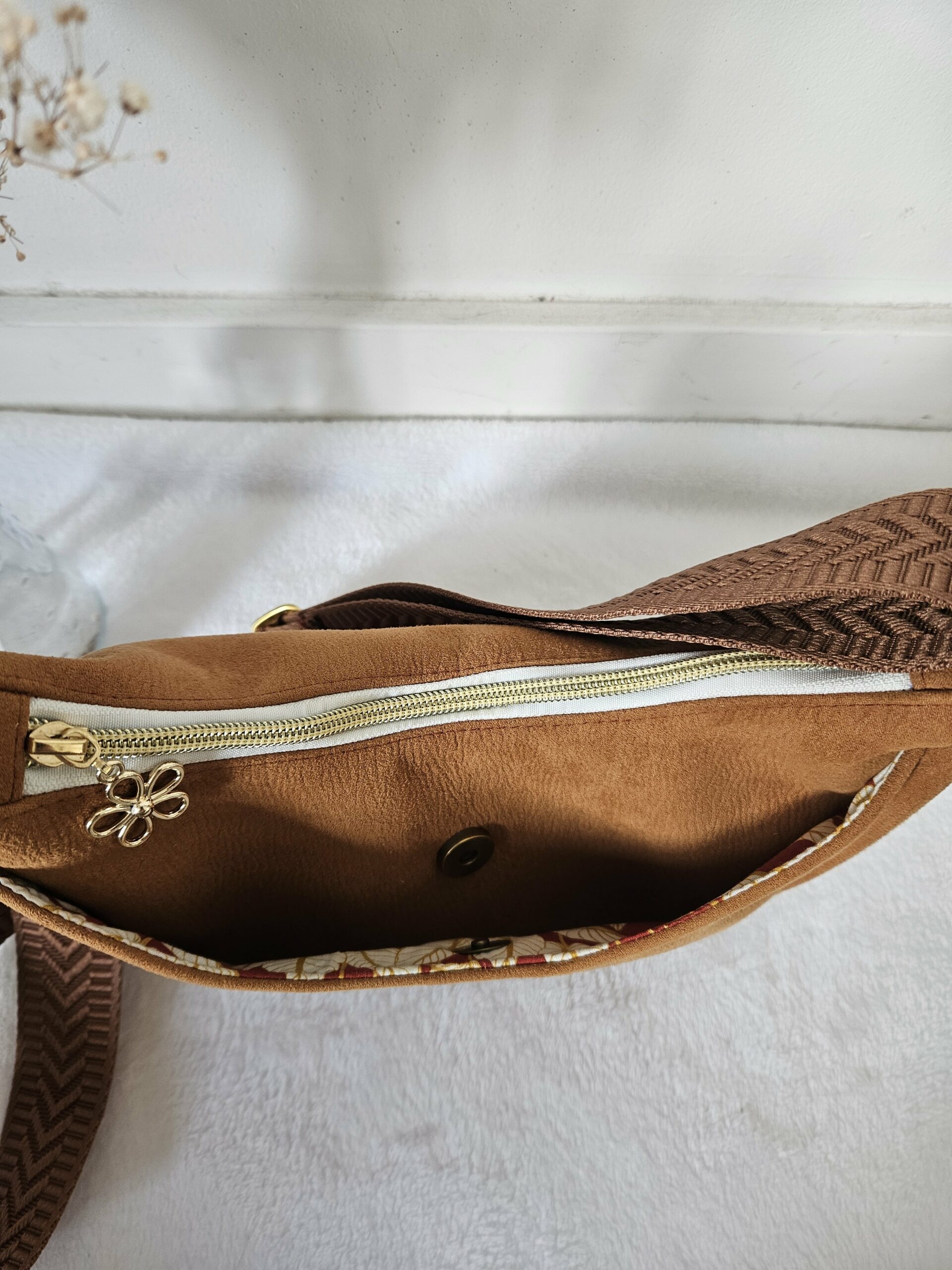 Sac Diane en simili-cuir camel touché daim intérieur coton – Image 3
