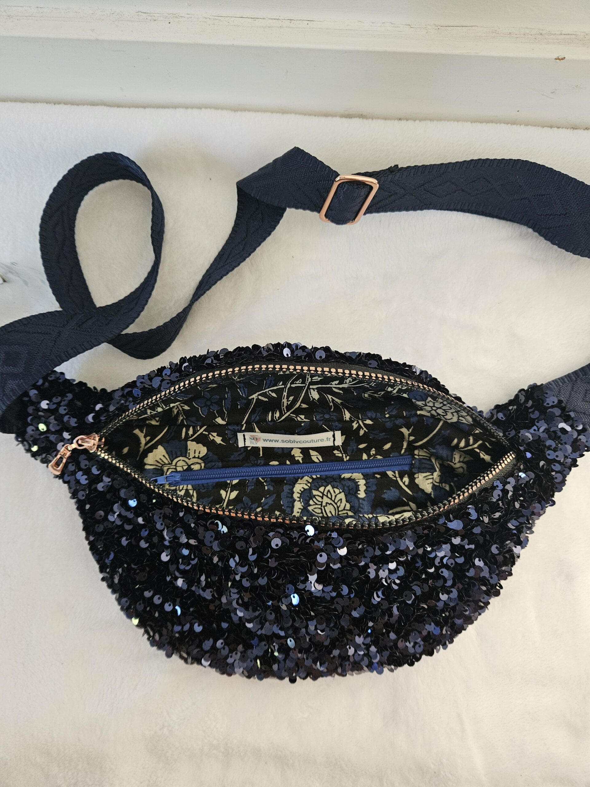 Sac Banane à sequins marines intérieur coton indien marine et noir – Image 3