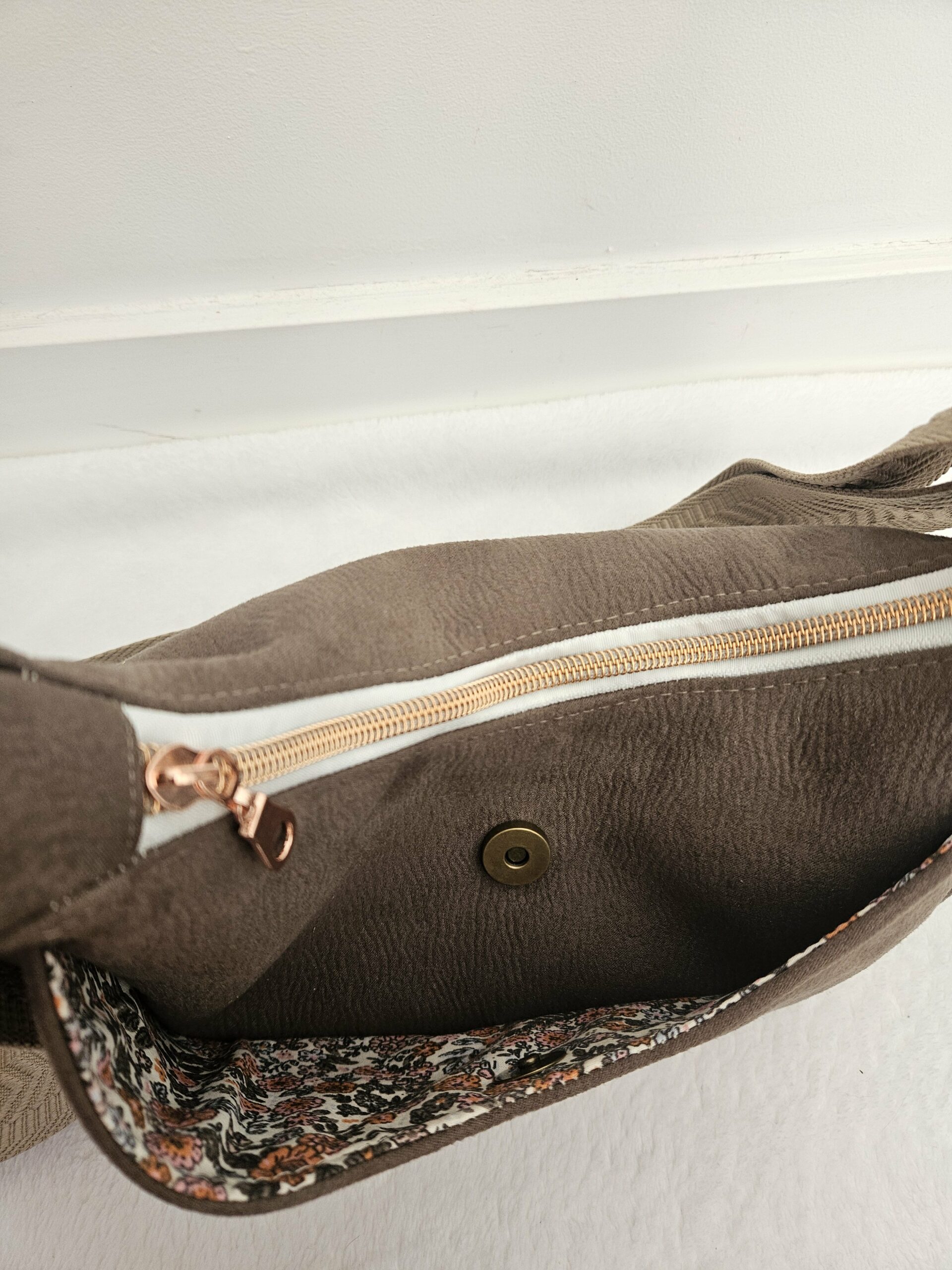 Sac Diane en simili-cuir taupe touché daim intérieur coton – Image 3