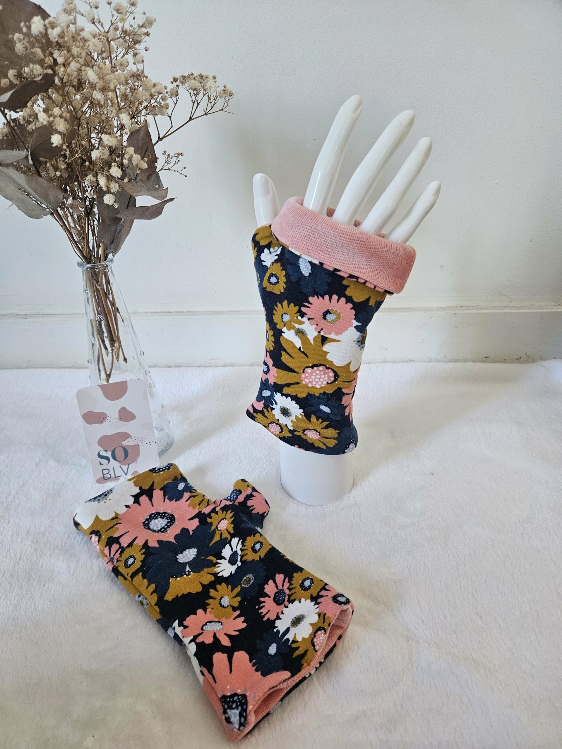 Mitaines réversibles en maille sweat fleurie – Image 3