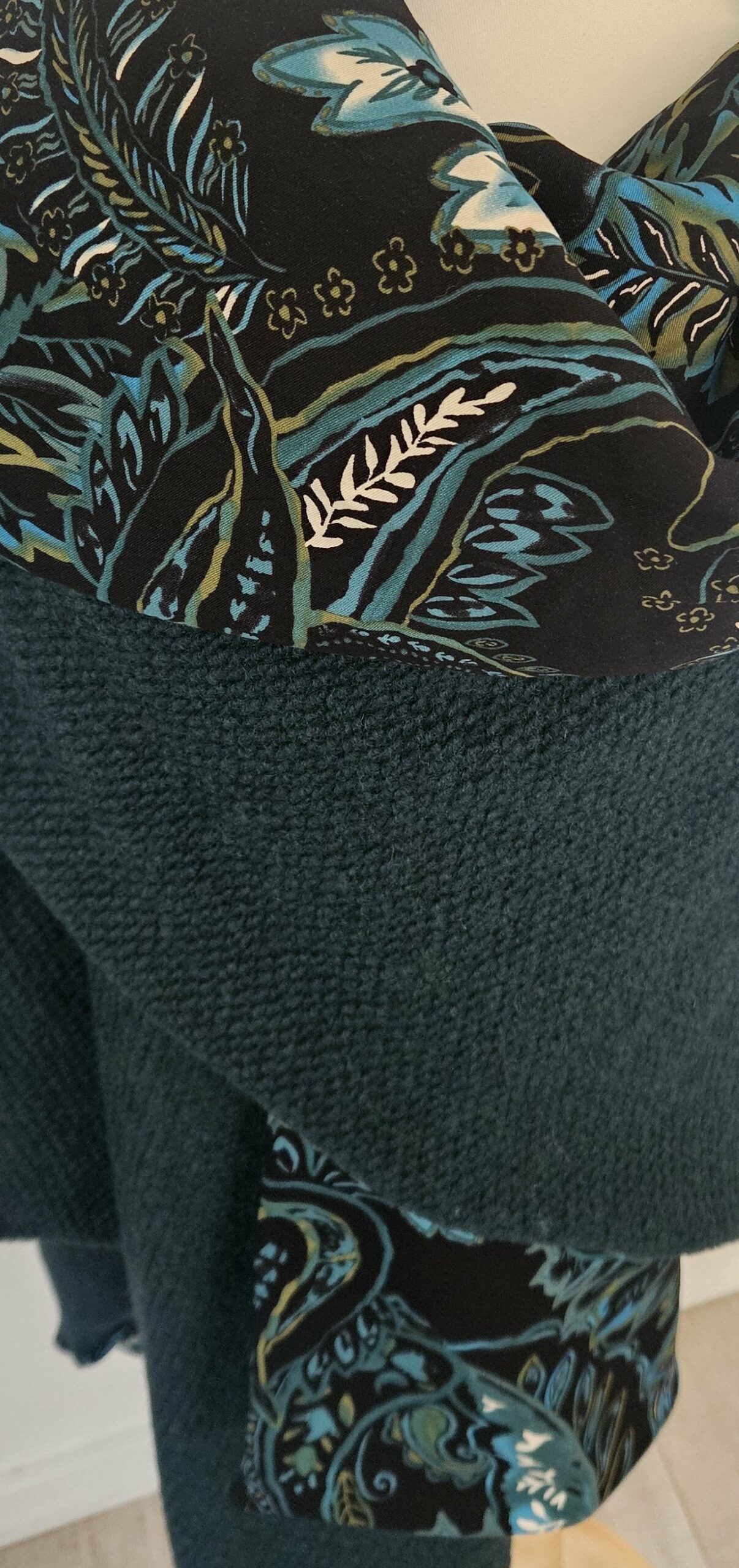 Cape en maille et laine verte foncée et viscose – Image 2