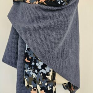 Cape en maille et laine bleue jean et viscose